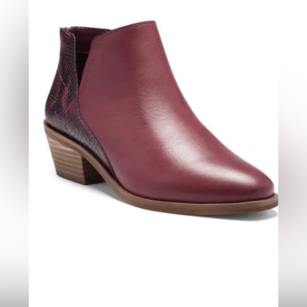 Vince Camuto Abrinna Wide Leather Burgundy Snake Print Bootie Size 7W
